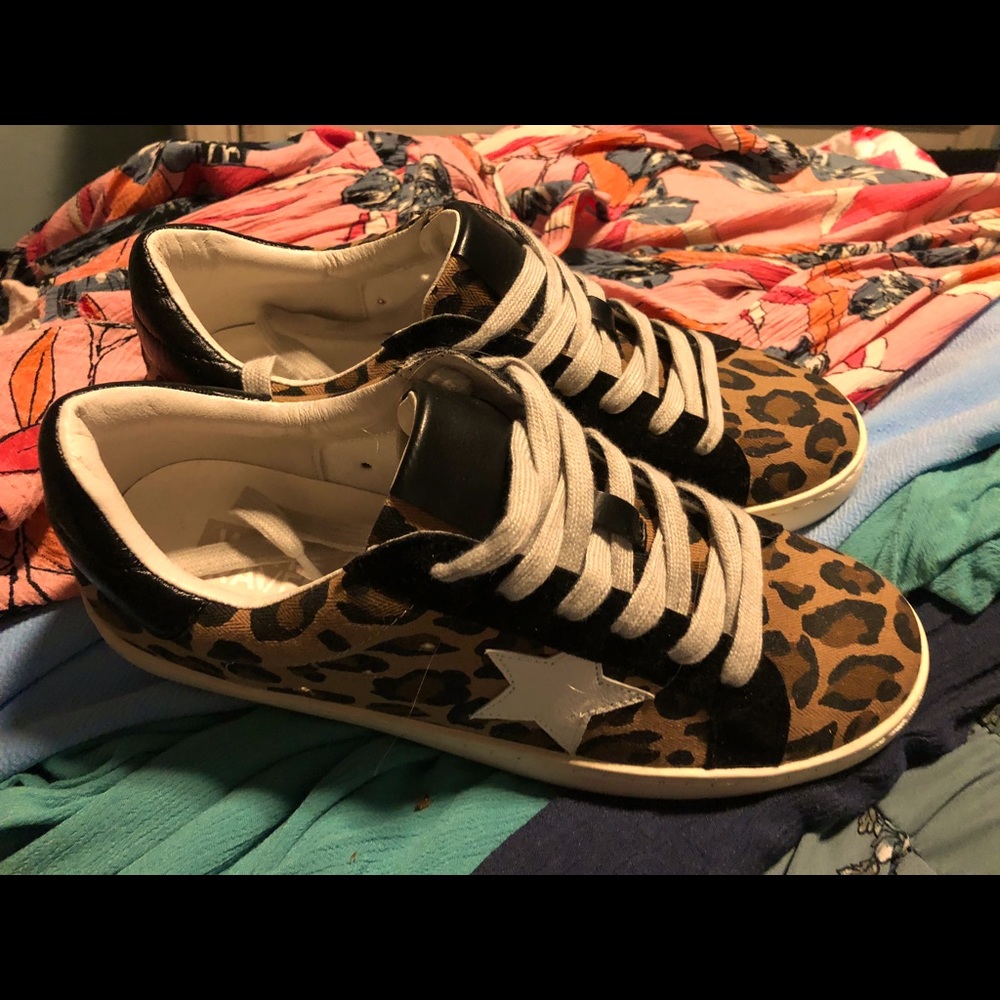 NWOT, never wore, boutique shoes, leopard print w white star